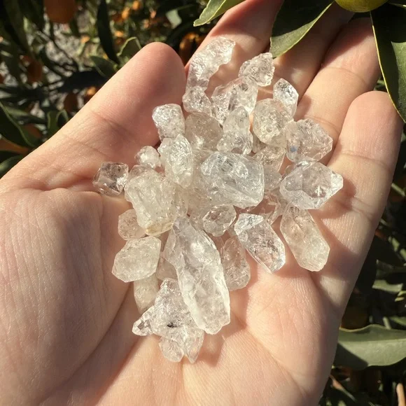 10g-Pakistan Herkimer Diamond Quartz Rough Gemstone Chips,Some with UV Reactive - Picture 4 of 5